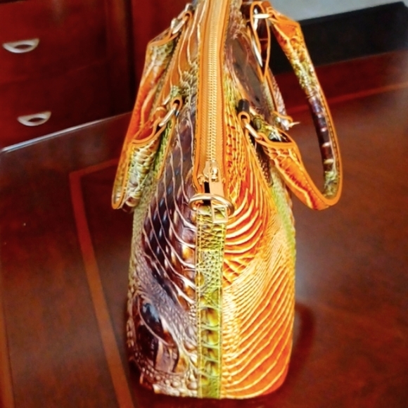 Women's handbags - Picture 2 of 8